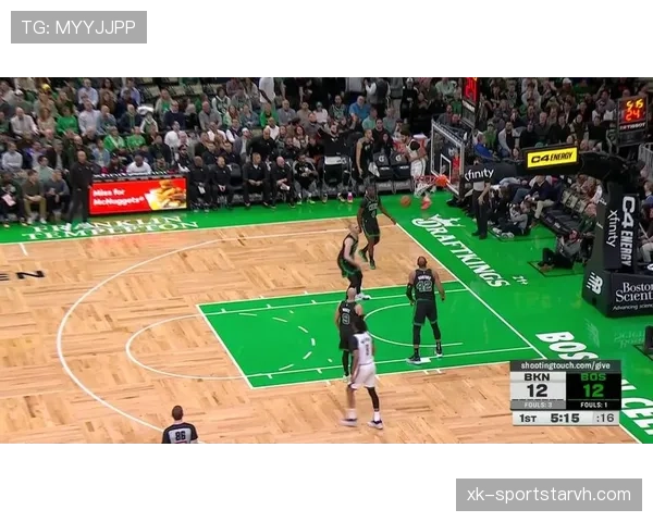 拉塞尔防守统治力重塑绿军战术体系